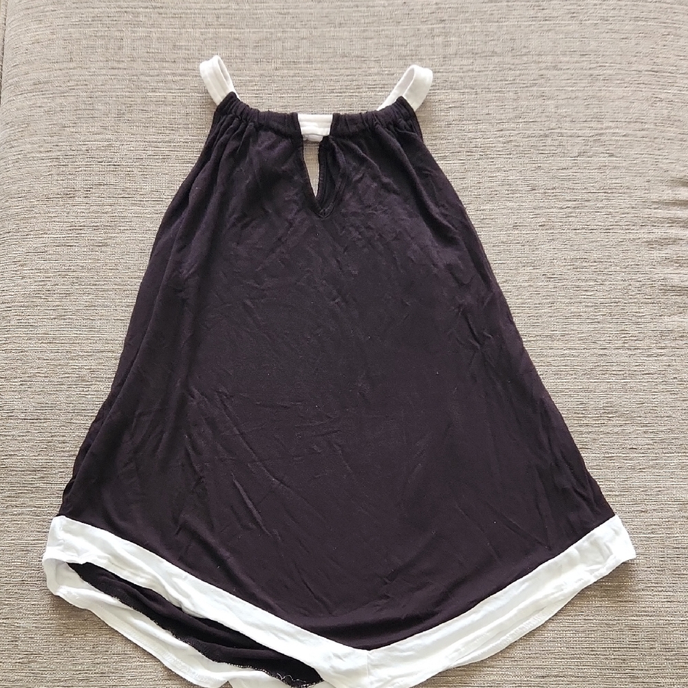 Stylish Black and White Sleeveless Top